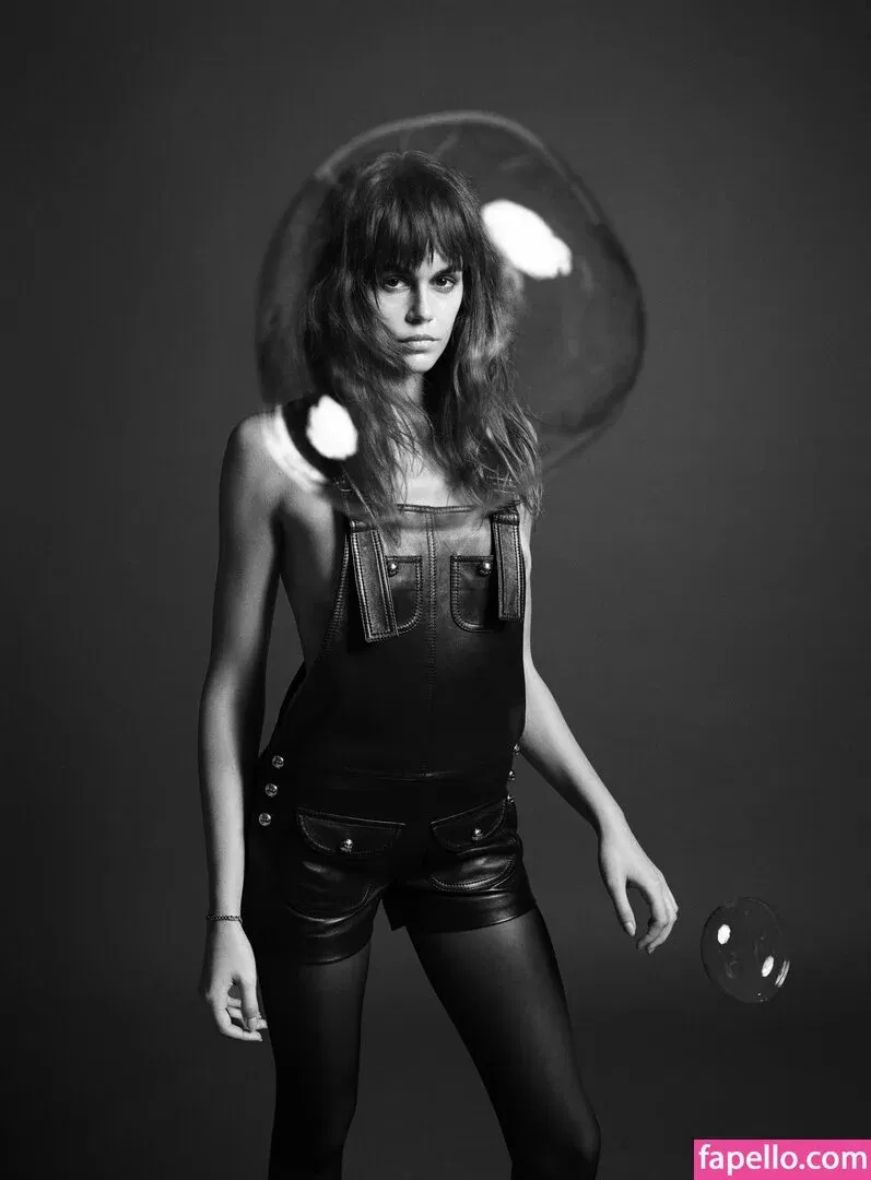 Özgü Kaya Onlyfans Photo Gallery 