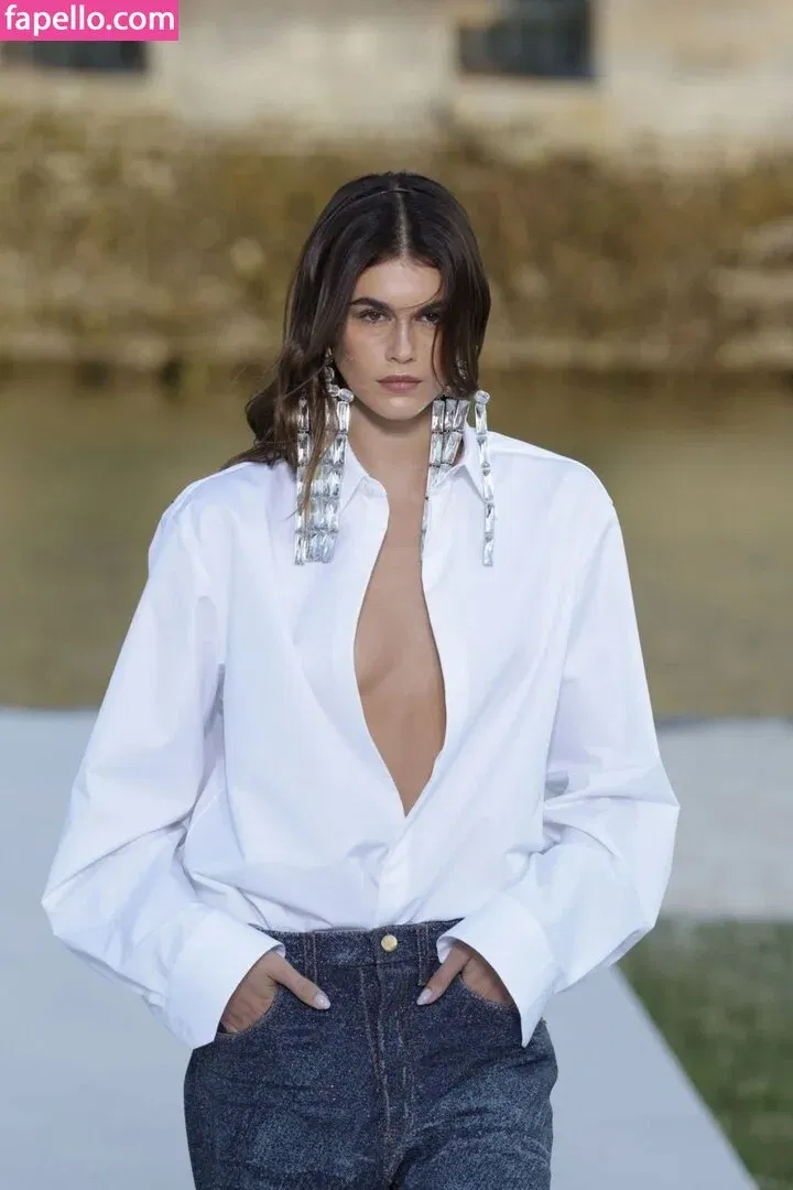 Özgü Kaya Onlyfans Photo Gallery 