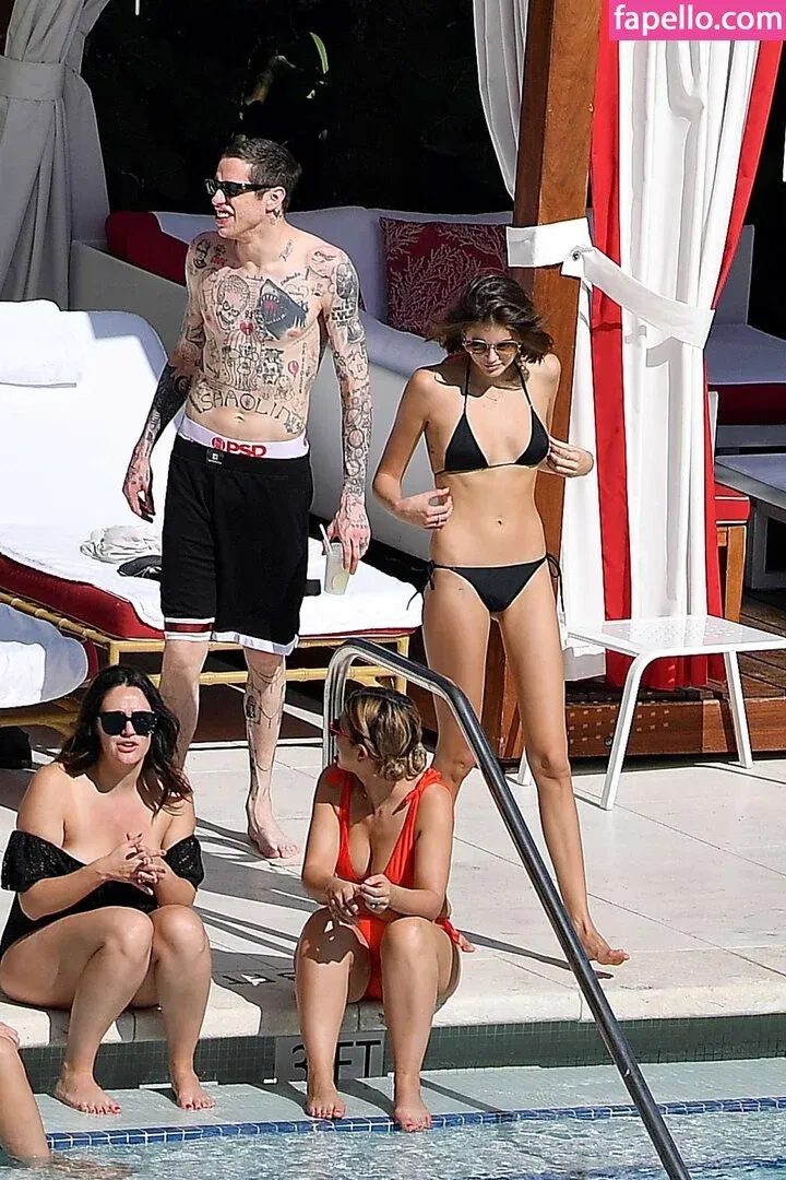 Özgü Kaya Onlyfans Photo Gallery 