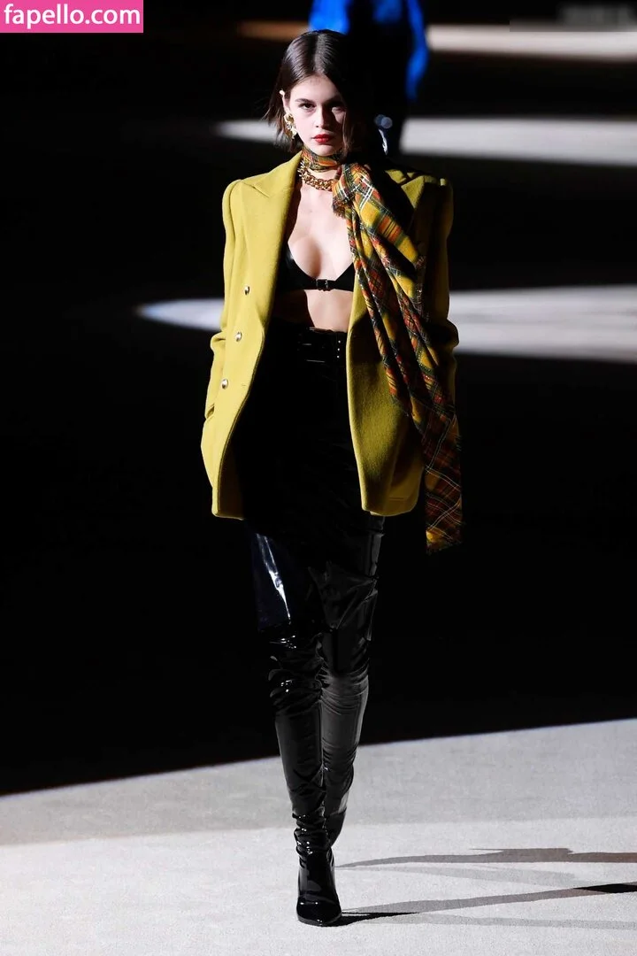 Özgü Kaya Onlyfans Photo Gallery 