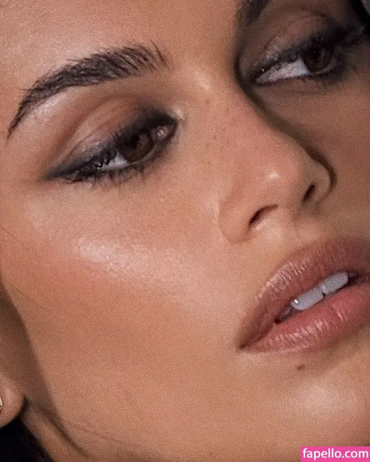 Özgü Kaya Onlyfans Photo Gallery 