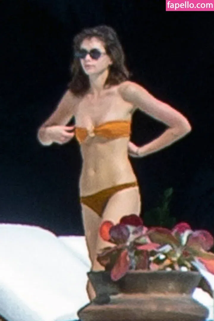 Özgü Kaya Onlyfans Photo Gallery 