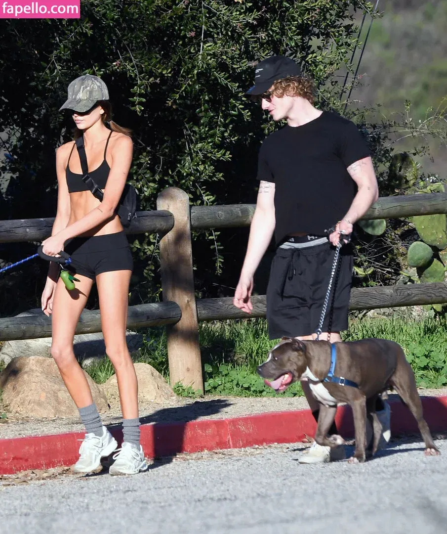 Özgü Kaya Onlyfans Photo Gallery 