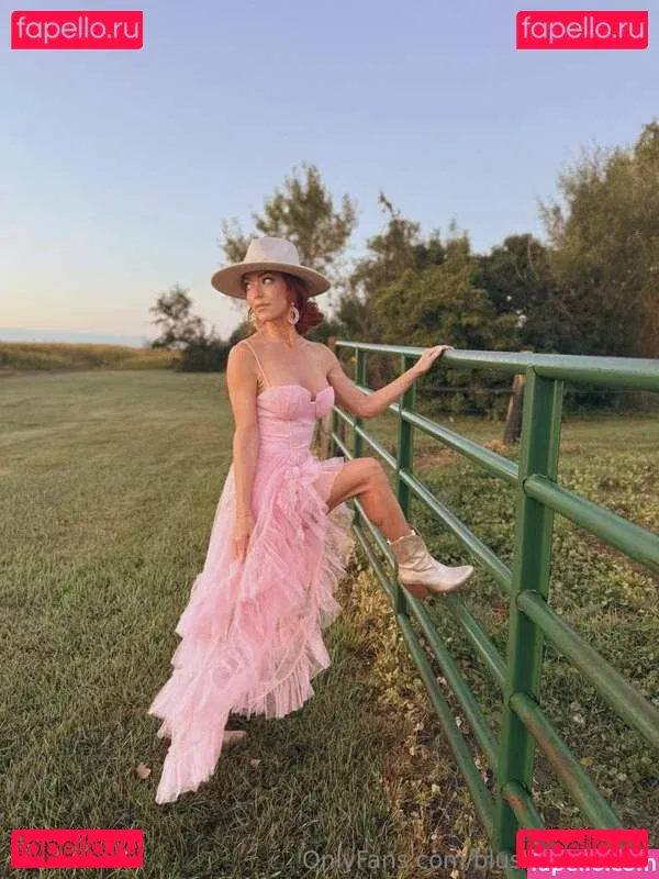 Dakota Blushing Onlyfans Photo Gallery 