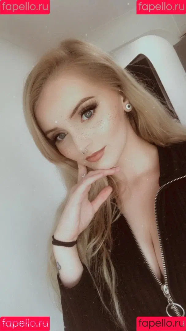 Somethingbee Onlyfans Photo Gallery 