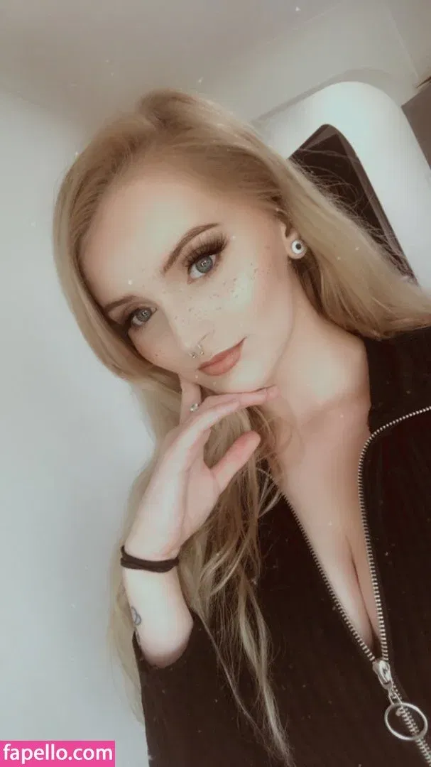 Somethingbee Onlyfans Photo Gallery 