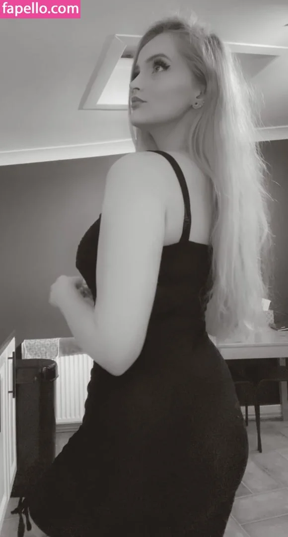 Somethingbee Onlyfans Photo Gallery 