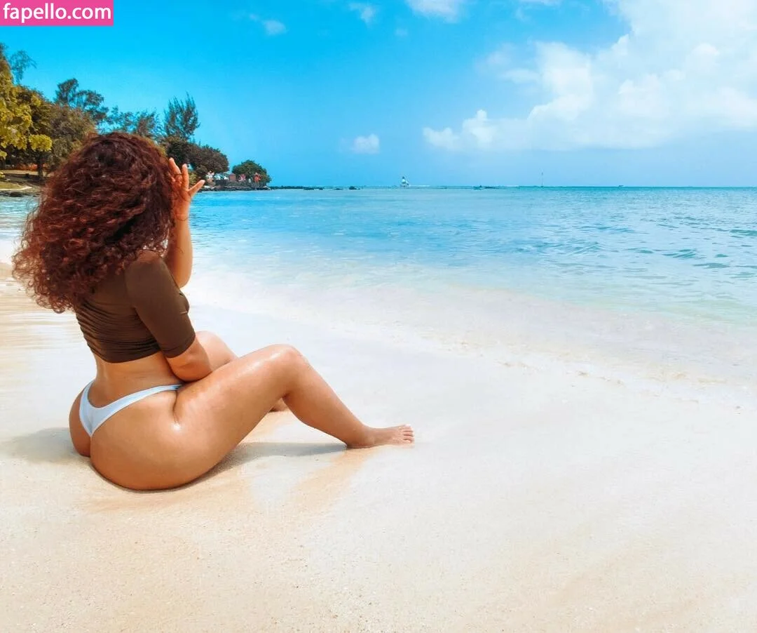 Tellmekimy Onlyfans Photo Gallery 