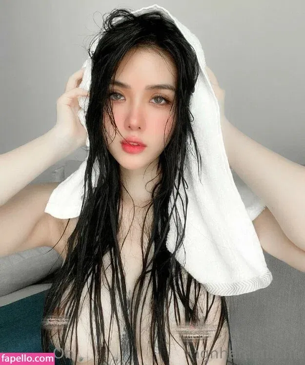 Hoàng Nhân Linh Chi Onlyfans Photo Gallery 