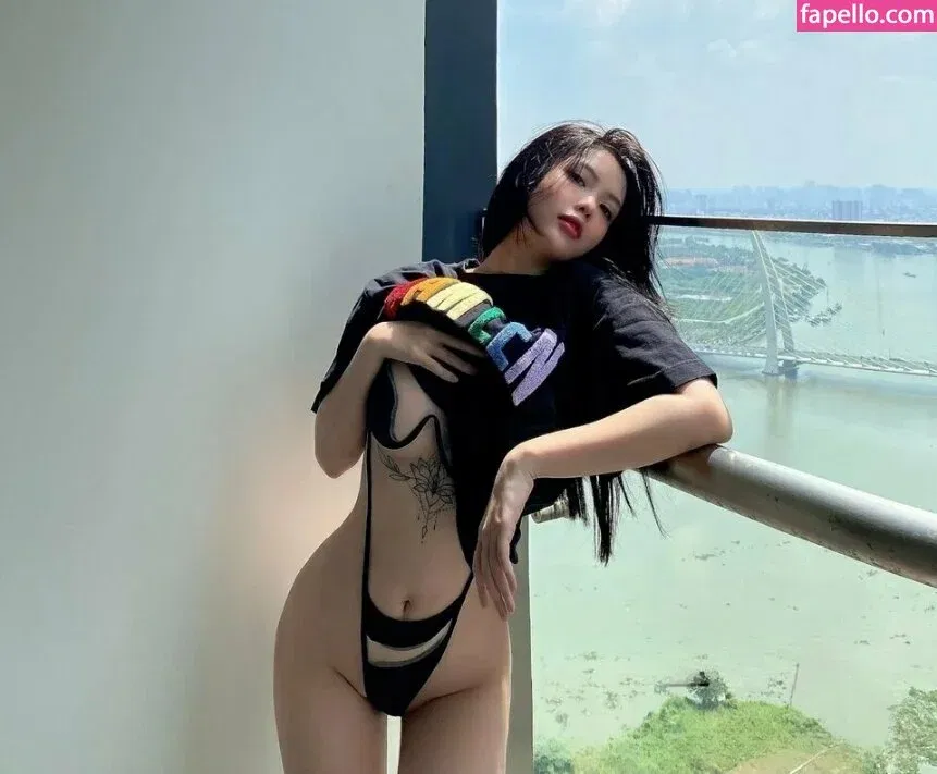 Hoàng Nhân Linh Chi Onlyfans Photo Gallery 