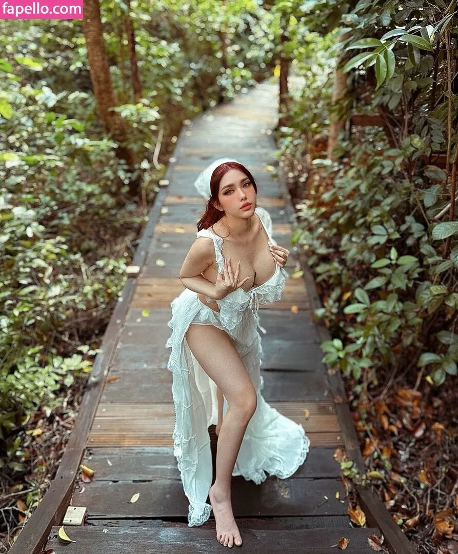 Hoàng Nhân Linh Chi Onlyfans Photo Gallery 