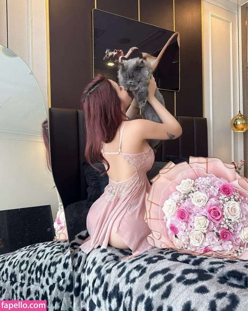 Hoàng Nhân Linh Chi Onlyfans Photo Gallery 