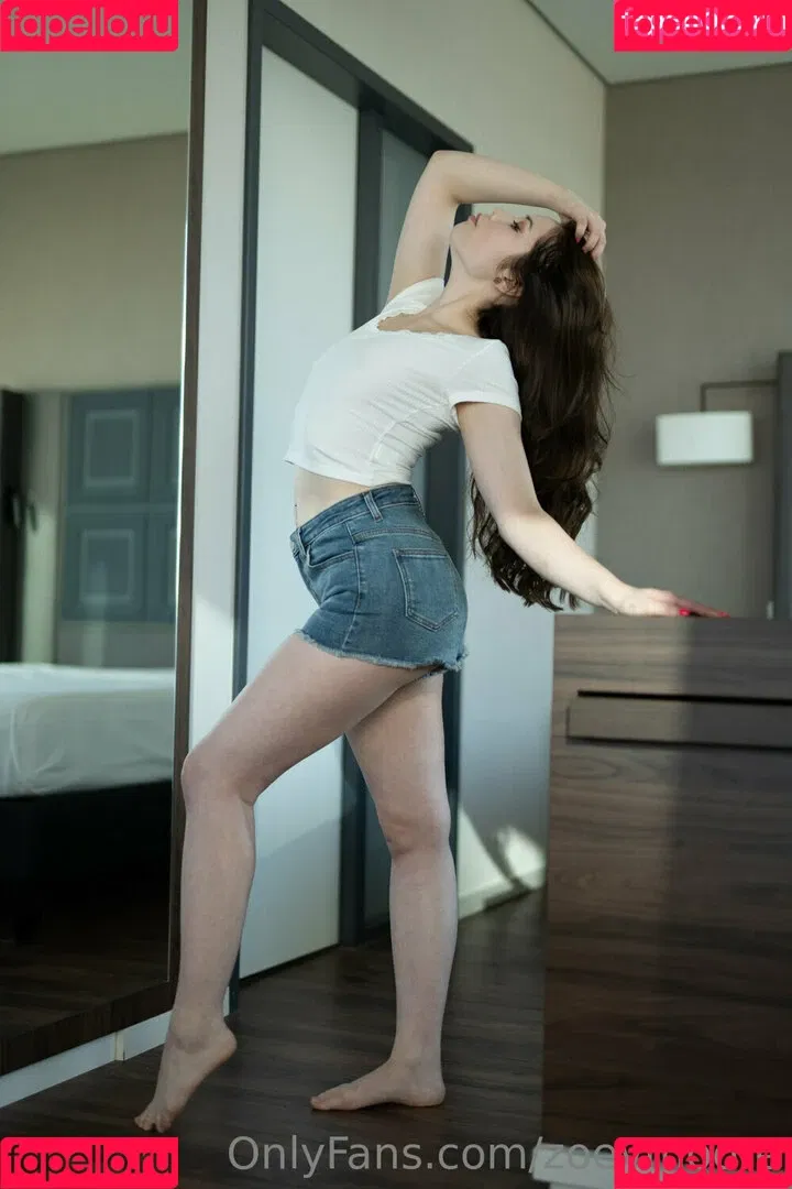 zoeymoore Onlyfans Photo Gallery 