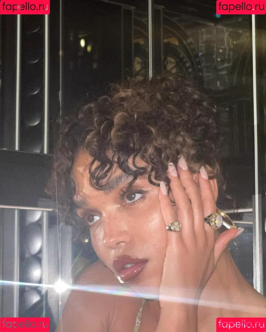 FKA Twigs Onlyfans Photo Gallery 