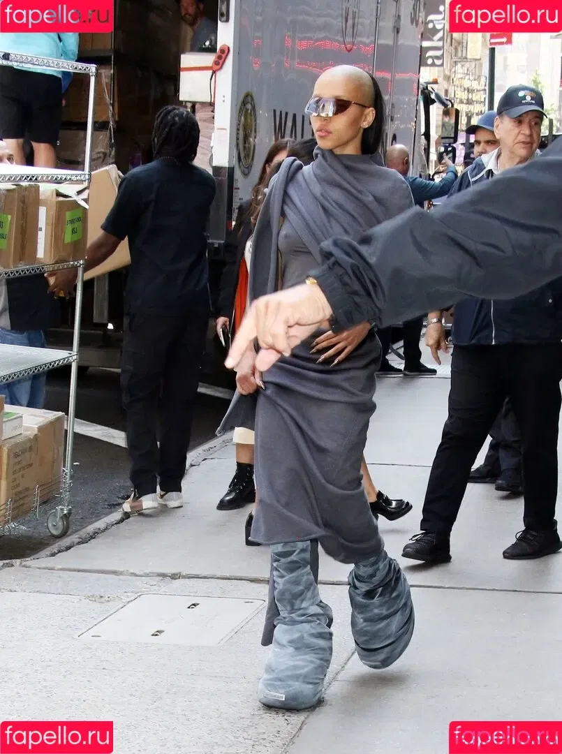 FKA Twigs Onlyfans Photo Gallery 