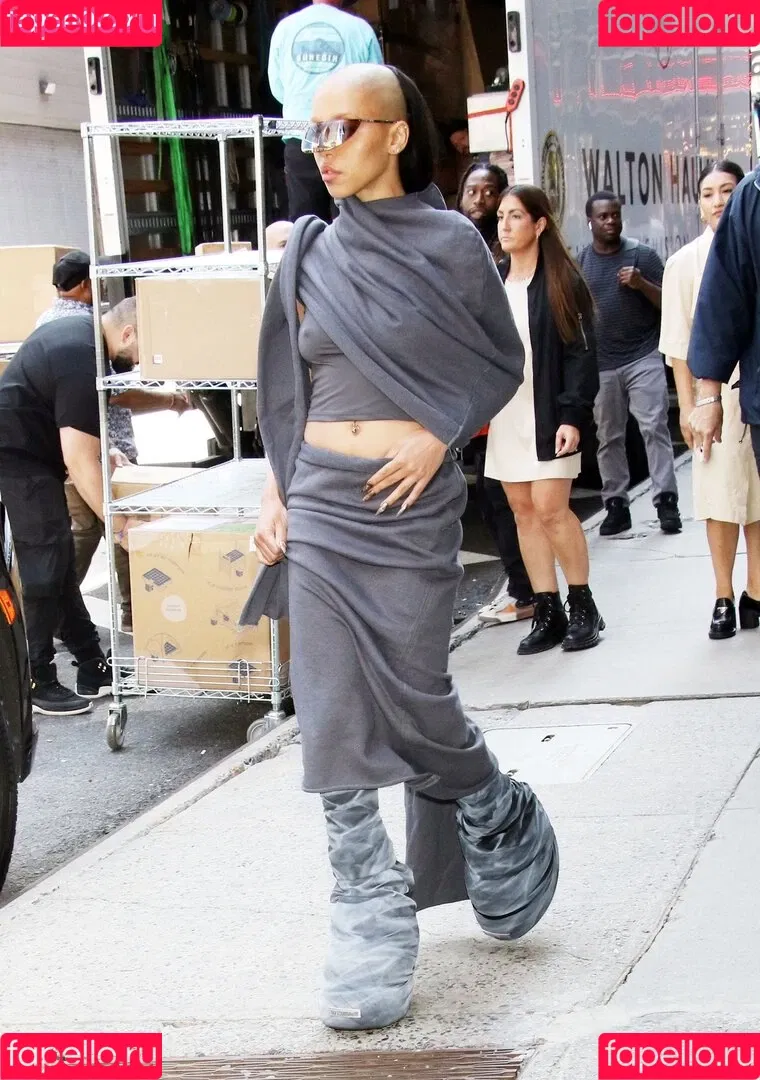 FKA Twigs Onlyfans Photo Gallery 