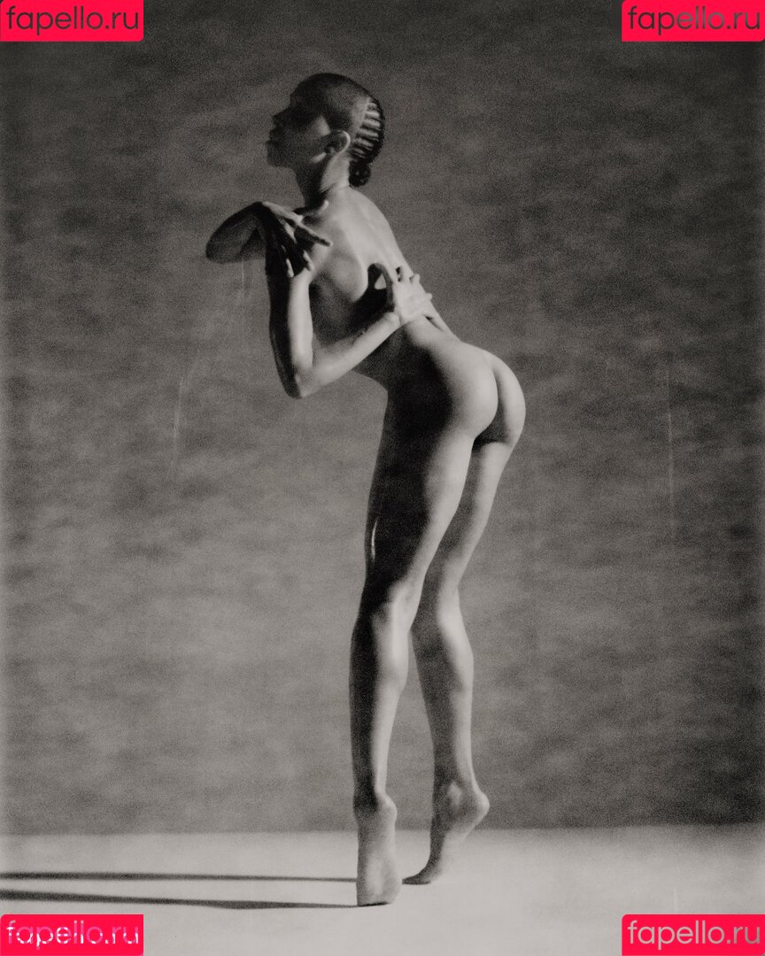 FKA Twigs Onlyfans Photo Gallery 