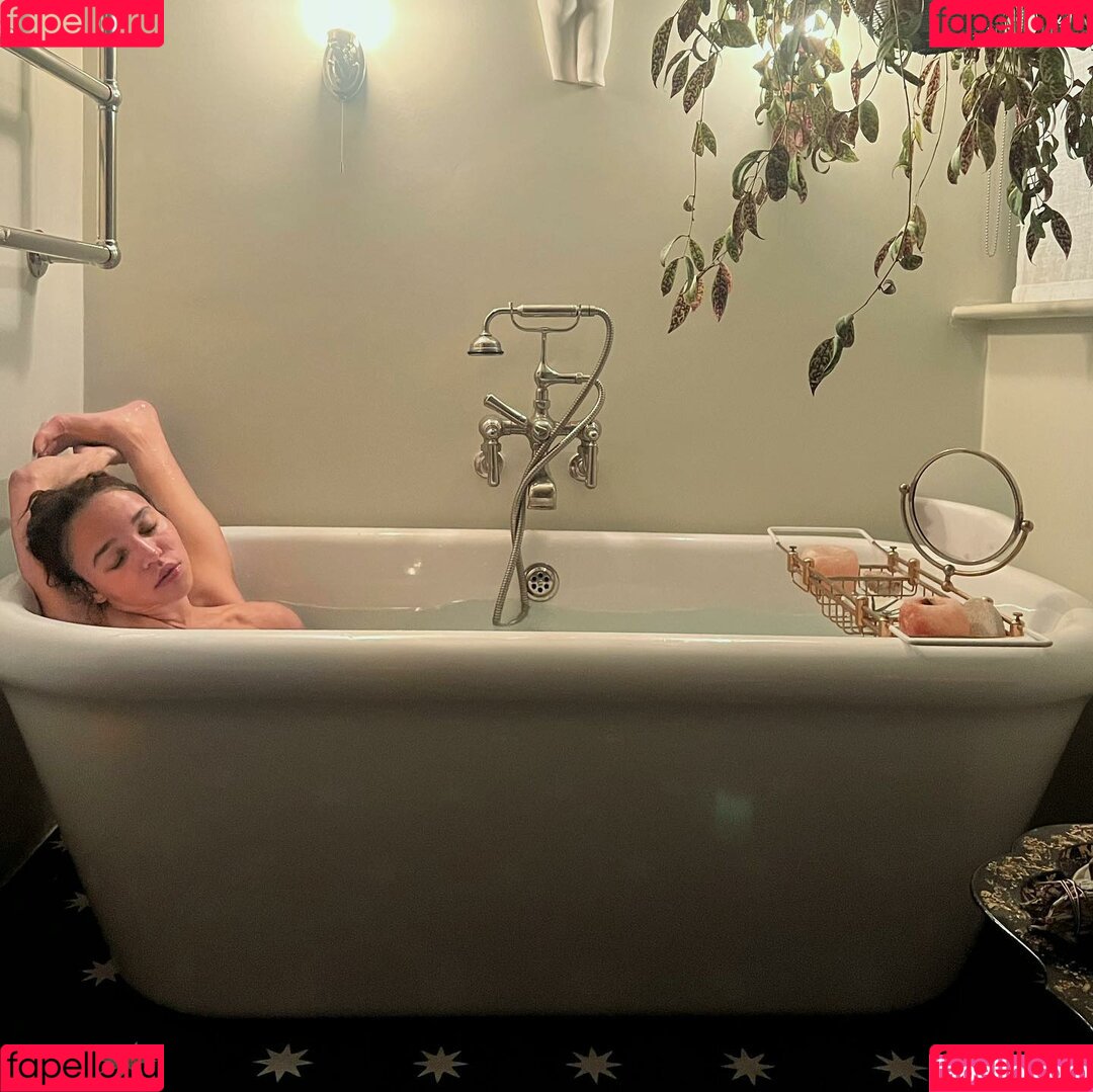 FKA Twigs Onlyfans Photo Gallery 