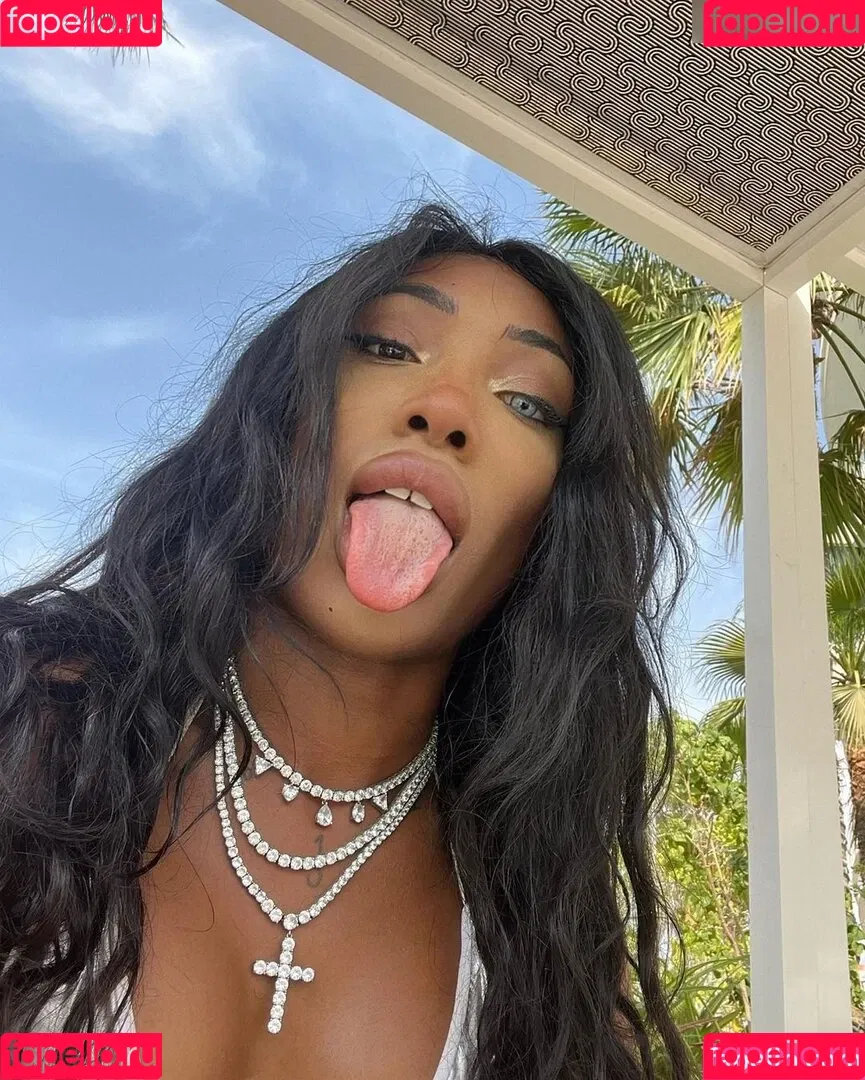 Eunique Onlyfans Photo Gallery 