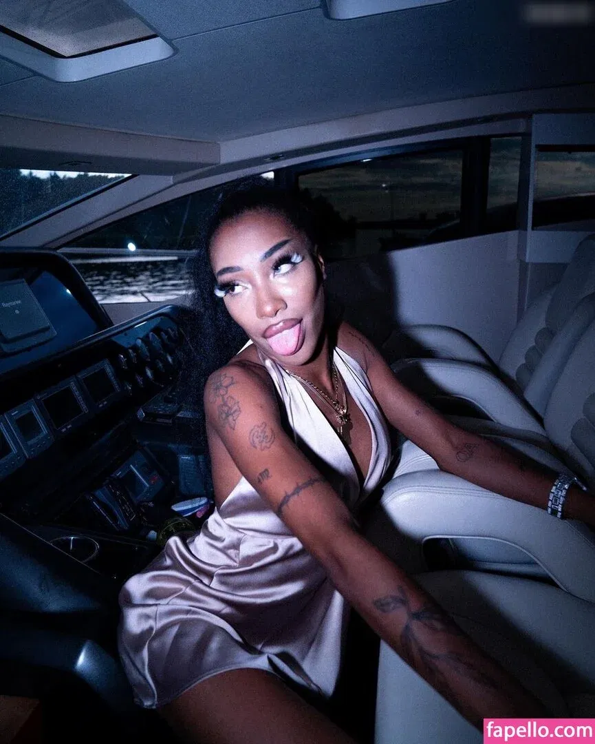 Eunique Onlyfans Photo Gallery 