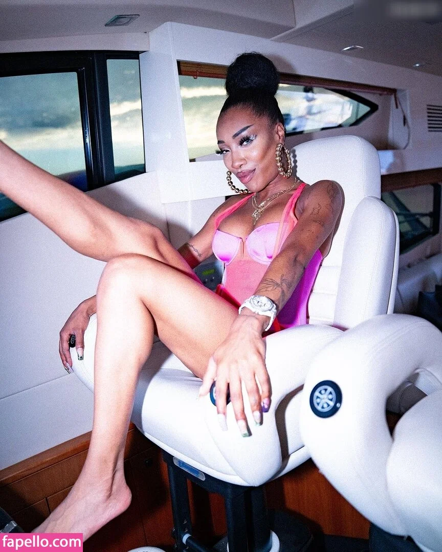 Eunique Onlyfans Photo Gallery 