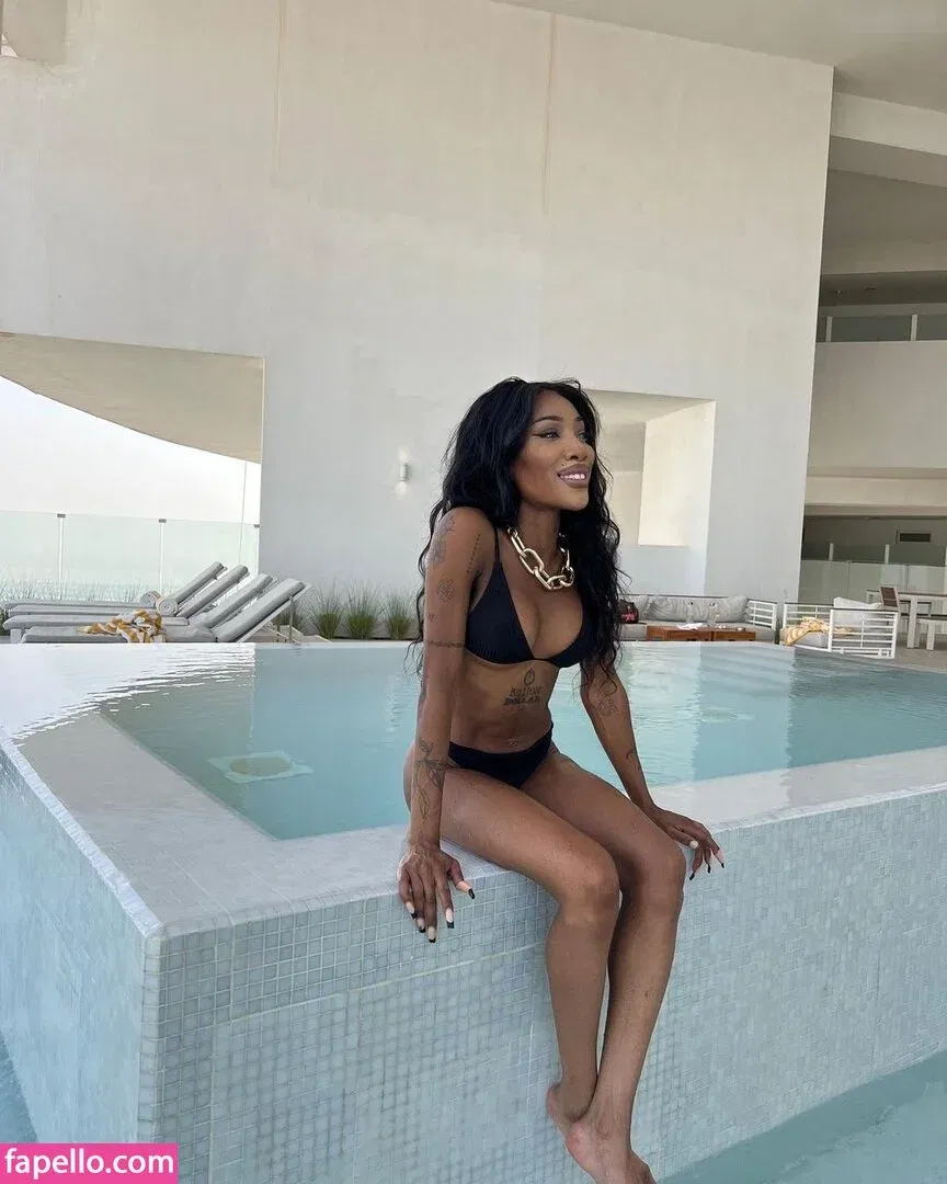 Eunique Onlyfans Photo Gallery 