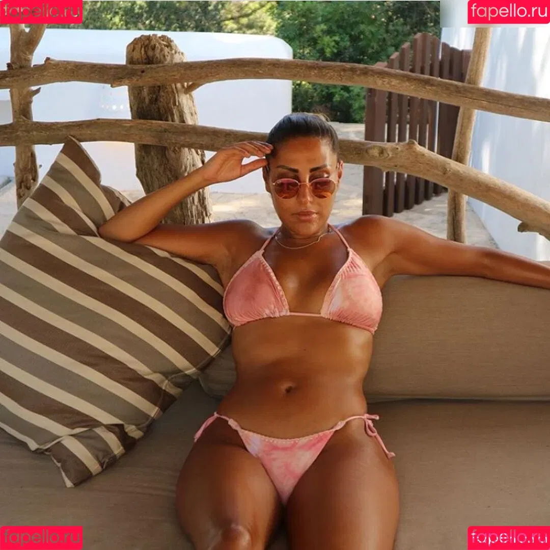 Senna Gammour Onlyfans Photo Gallery 