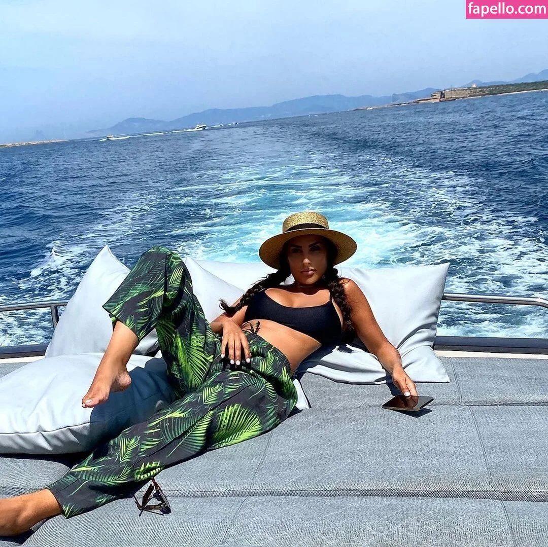 Senna Gammour Onlyfans Photo Gallery 