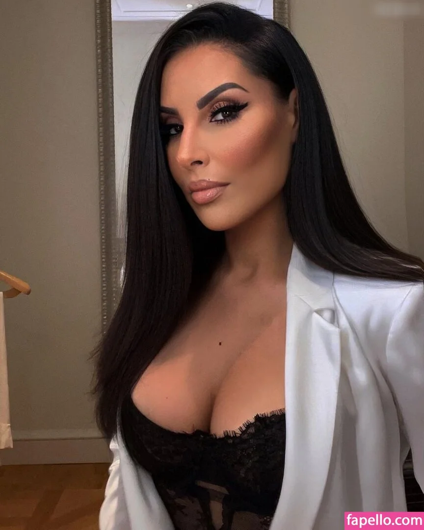 Senna Gammour Onlyfans Photo Gallery 