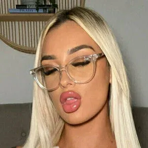 brionylouiseee Onlyfans Photo Gallery 