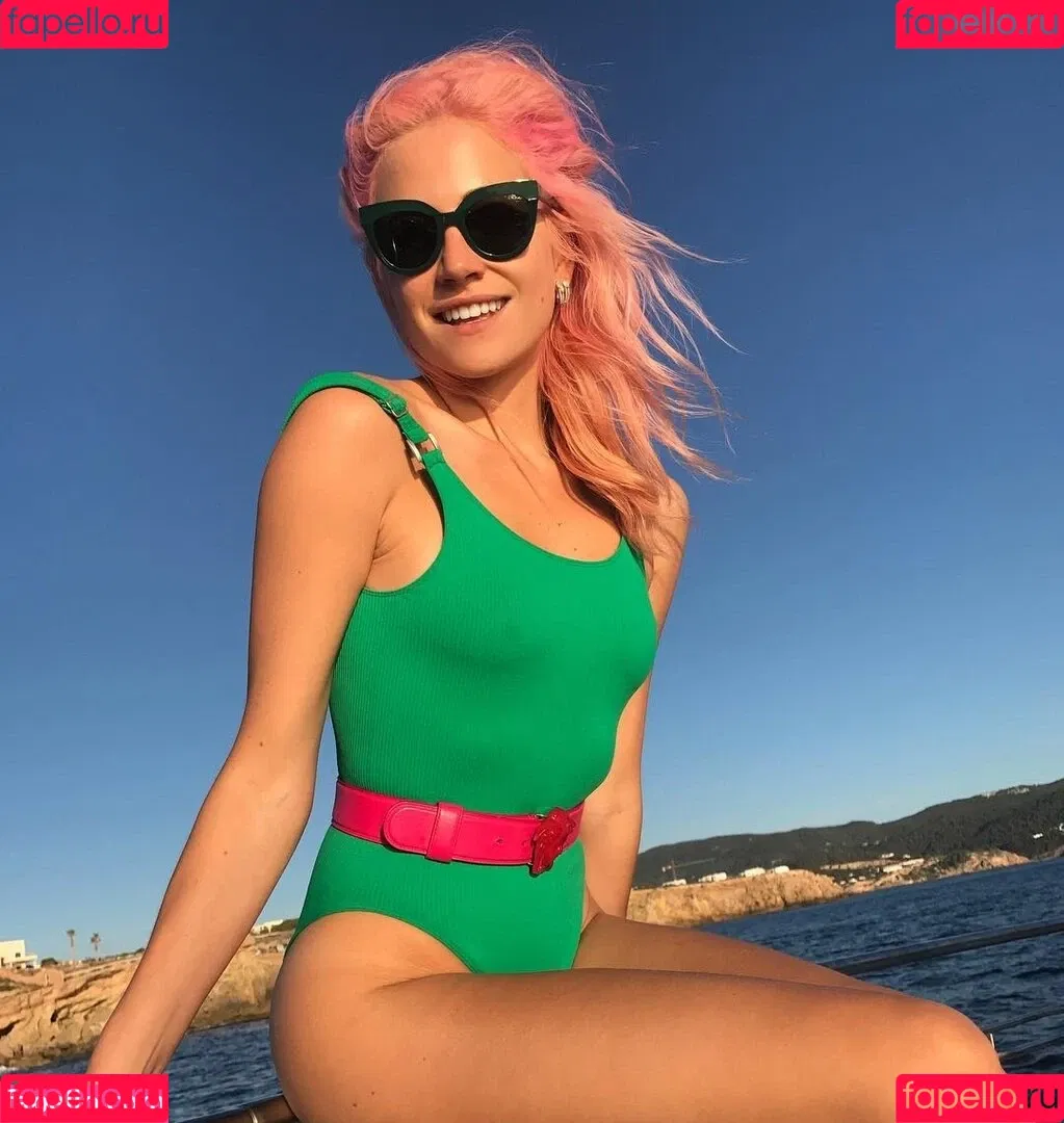 Pixie Lott Onlyfans Photo Gallery 