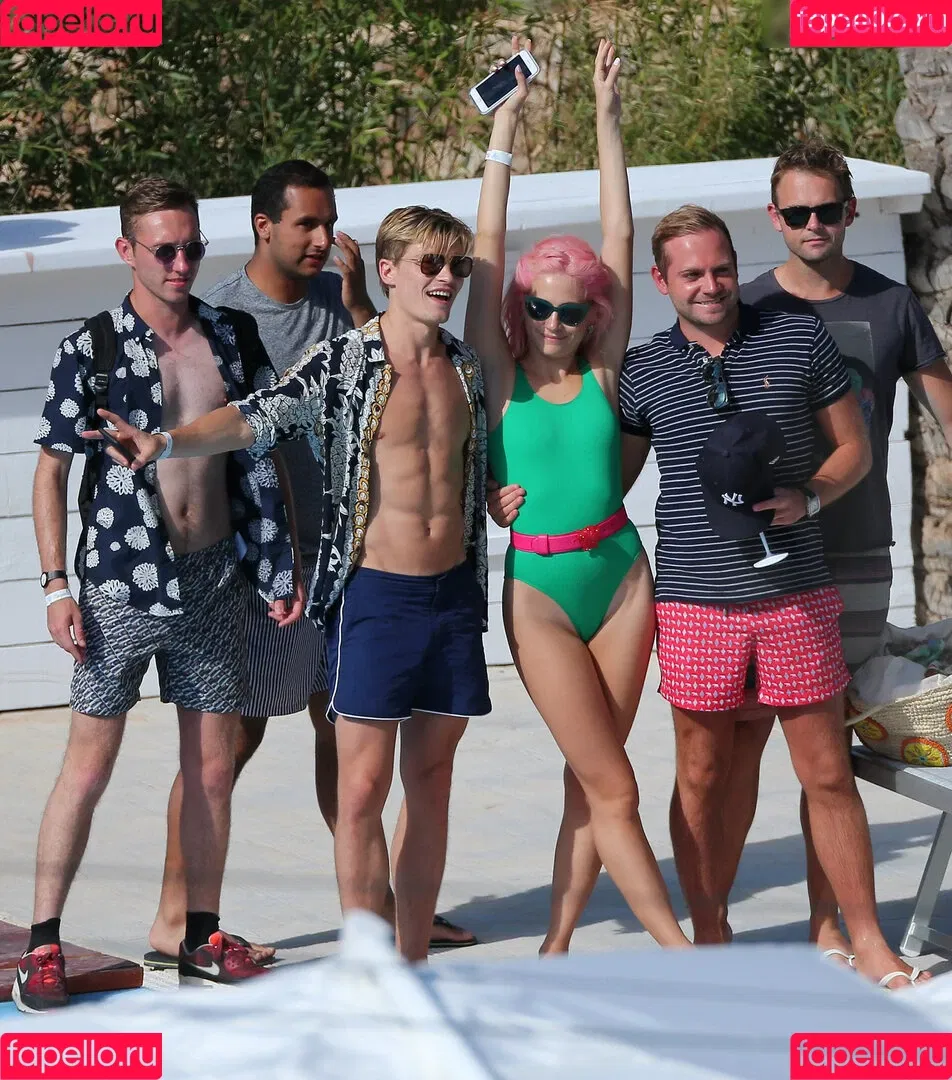 Pixie Lott Onlyfans Photo Gallery 