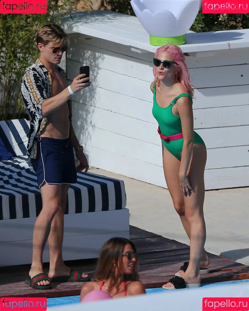 Pixie Lott Onlyfans Photo Gallery 