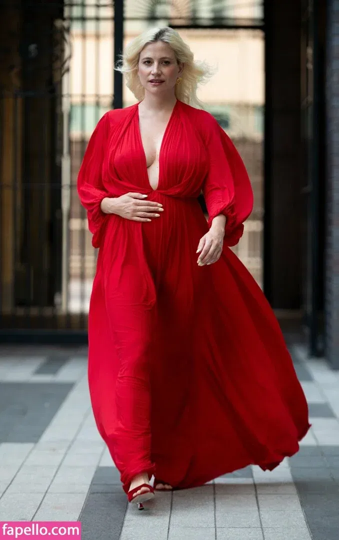 Pixie Lott Onlyfans Photo Gallery 