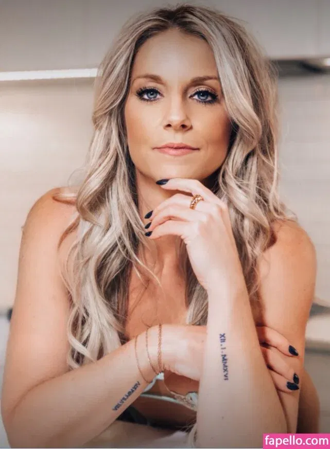 Vesper's Closet Onlyfans Photo Gallery 