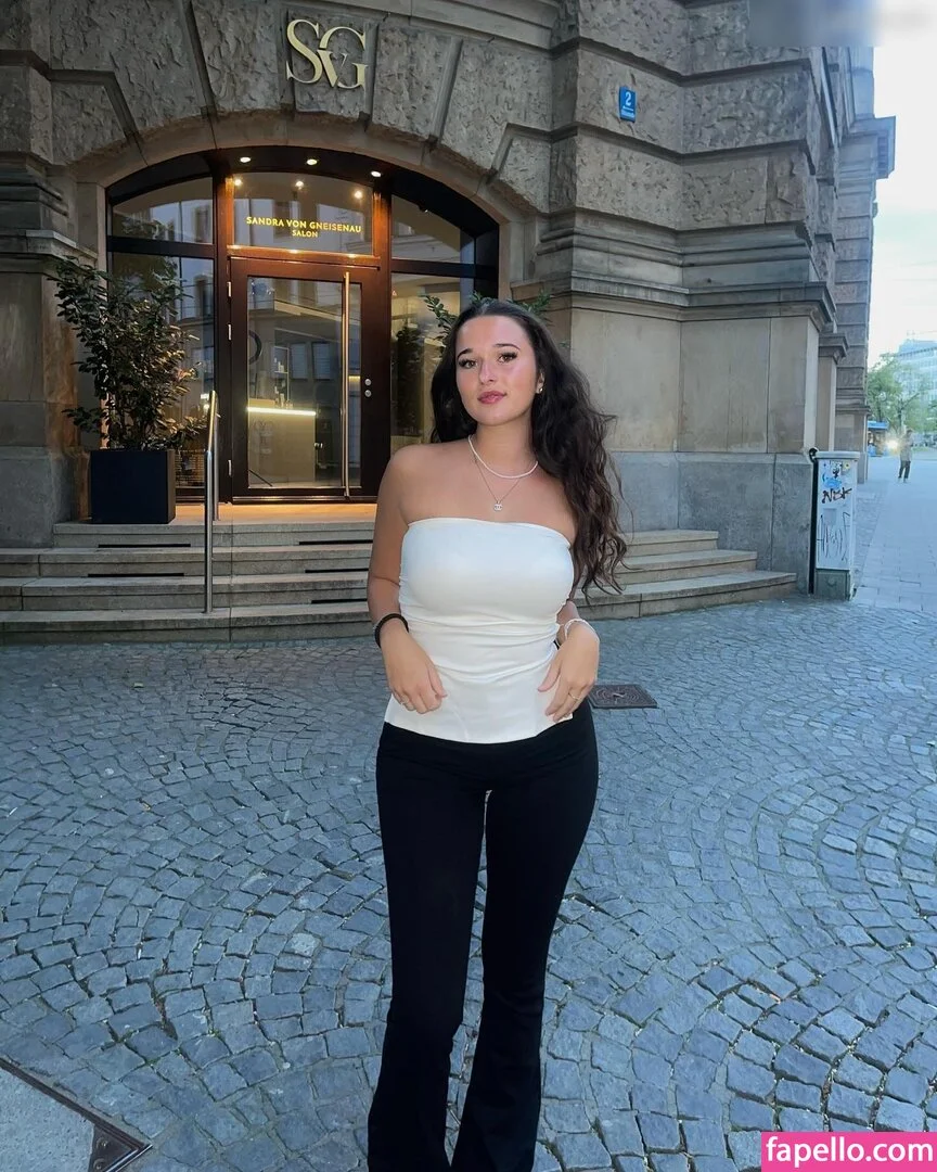 Lotti Aisha Greinwald Onlyfans Photo Gallery 