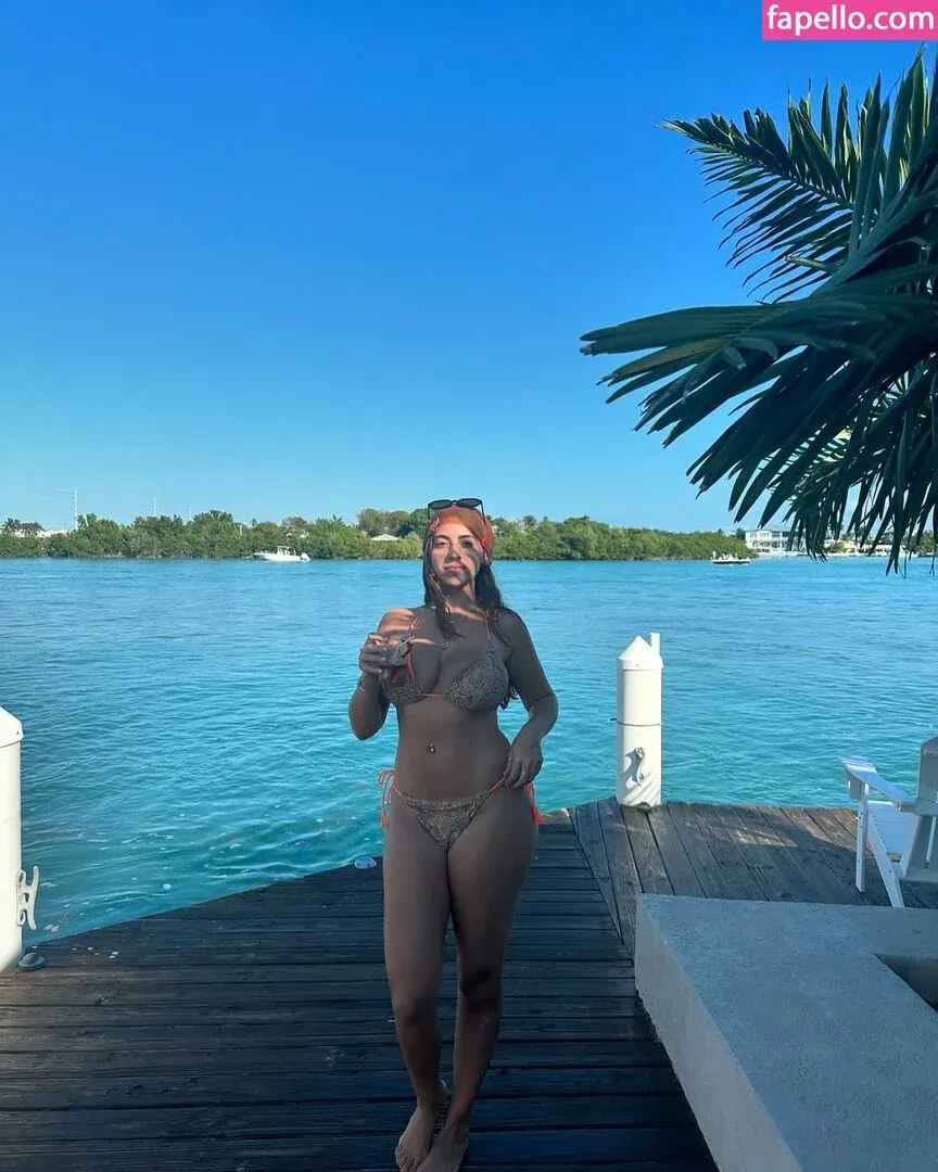 Lyss Savage Onlyfans Photo Gallery 