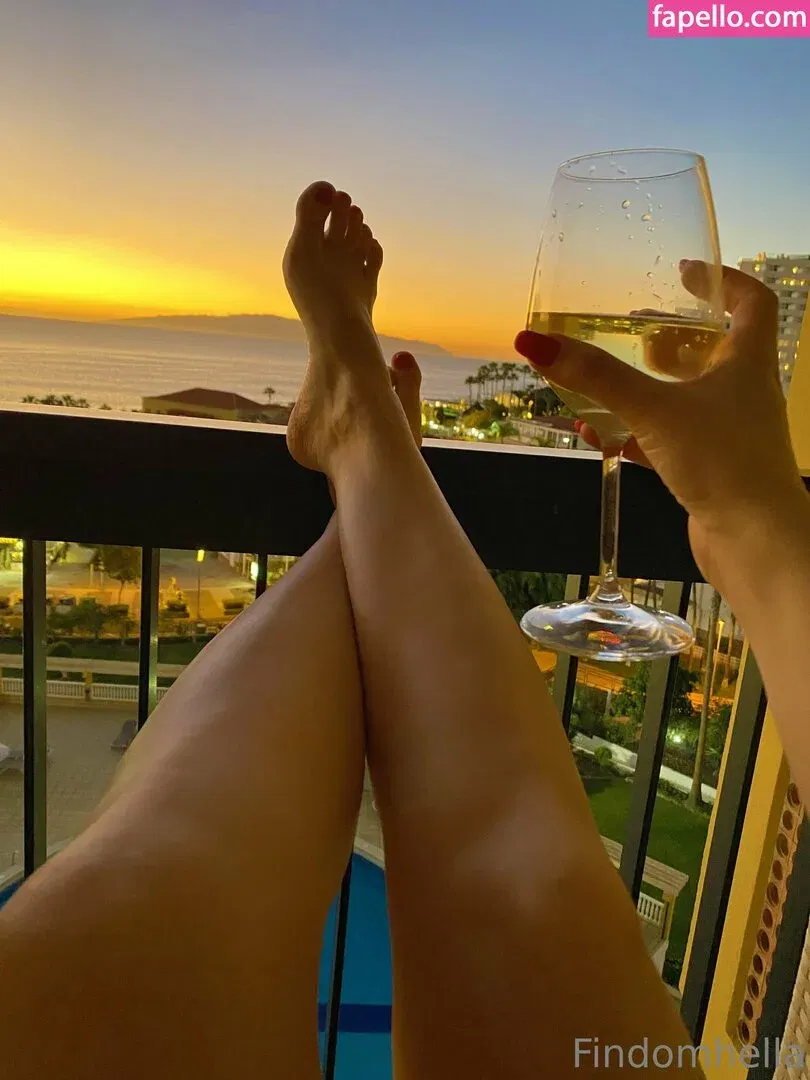 femdomhella Onlyfans Photo Gallery 