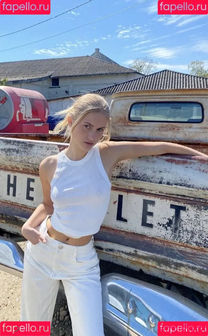 Zoe Kaeppele Onlyfans Photo Gallery 