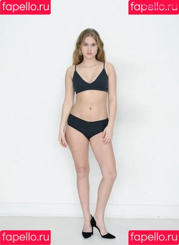 Zoe Kaeppele Onlyfans Photo Gallery 