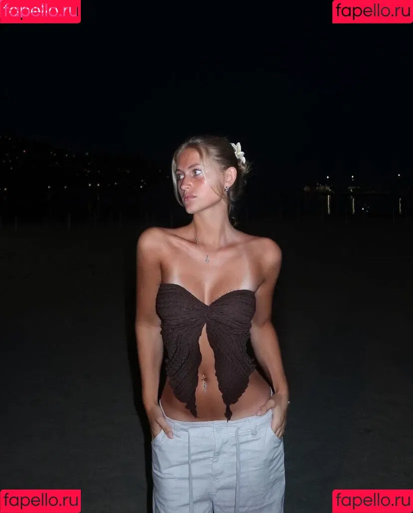Zoe Kaeppele Onlyfans Photo Gallery 