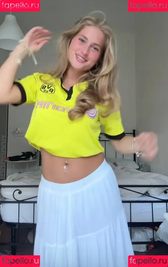 Zoe Kaeppele Onlyfans Photo Gallery 