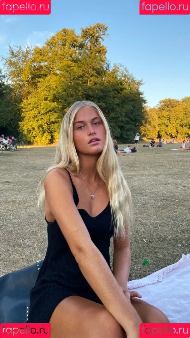 Zoe Kaeppele Onlyfans Photo Gallery 