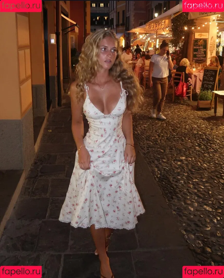 Zoe Kaeppele Onlyfans Photo Gallery 