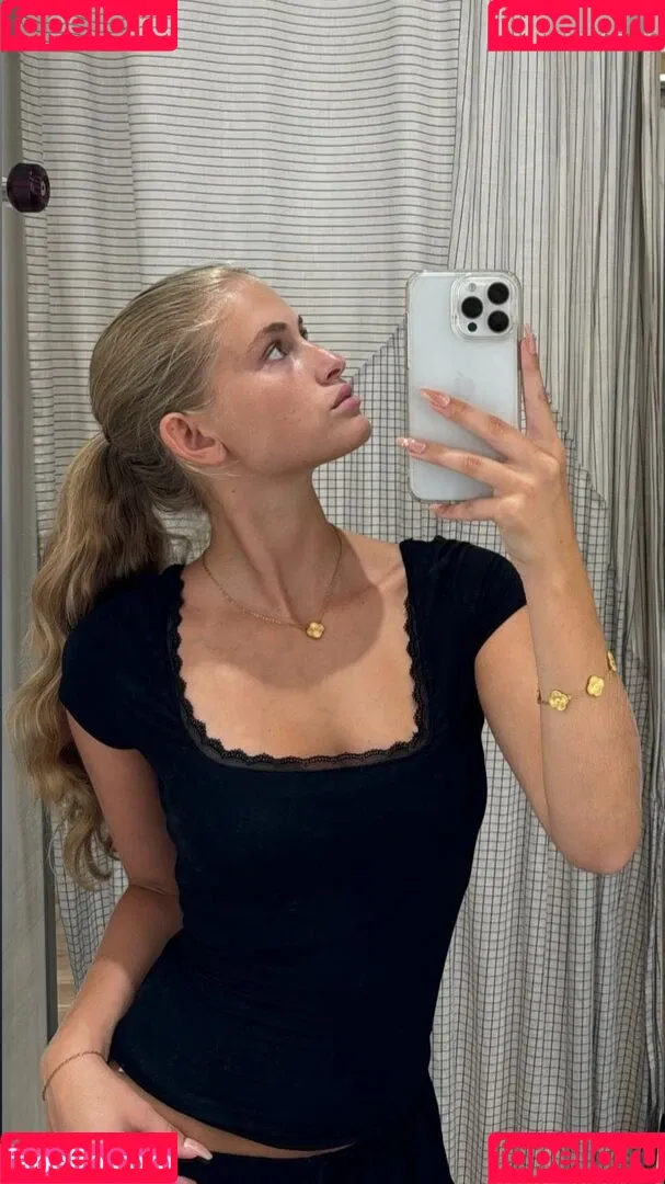 Zoe Kaeppele Onlyfans Photo Gallery 