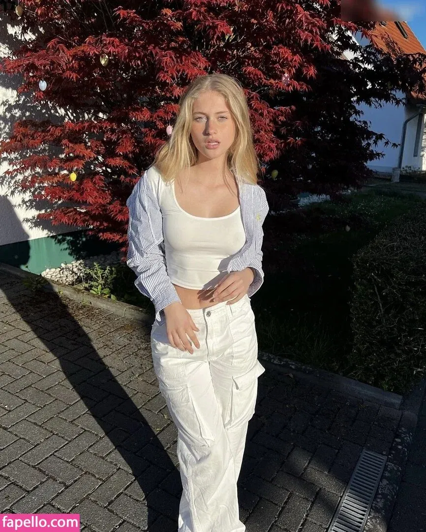 Zoe Kaeppele Onlyfans Photo Gallery 