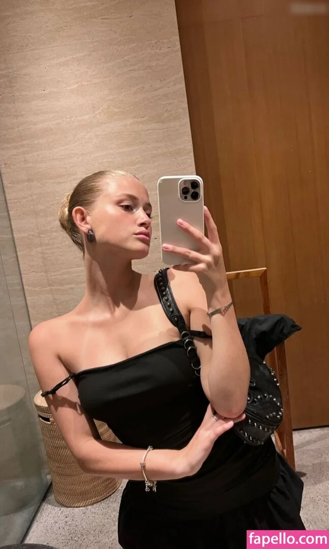 Zoe Kaeppele Onlyfans Photo Gallery 