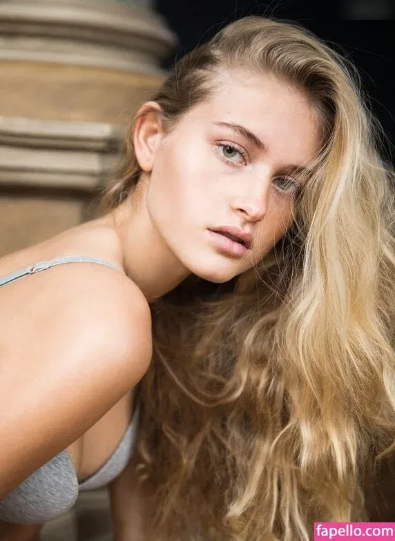 Zoe Kaeppele Onlyfans Photo Gallery 