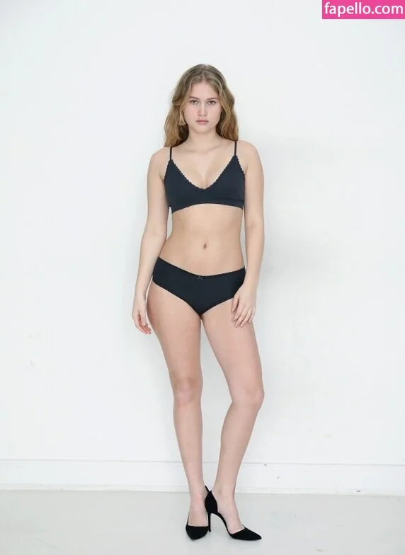 Zoe Kaeppele Onlyfans Photo Gallery 