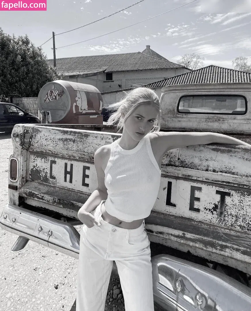 Zoe Kaeppele Onlyfans Photo Gallery 